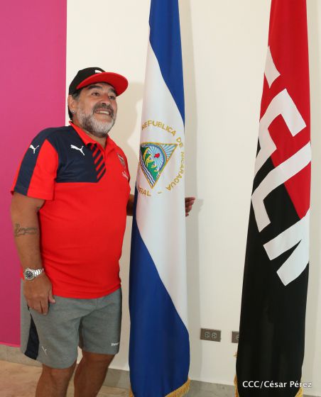 Diego Maradona se despide de Nicaragua tras inolvidable visita