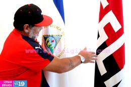 Diego Maradona se despide de Nicaragua tras inolvidable visita