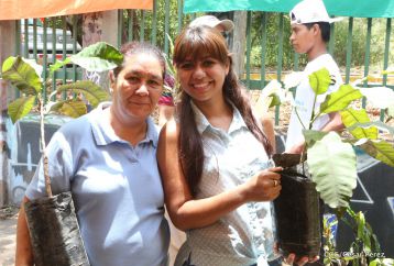 Movimiento Guardabarranco entrega árboles