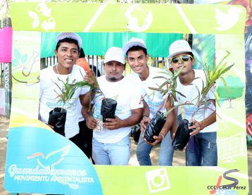 Movimiento Guardabarranco entrega árboles