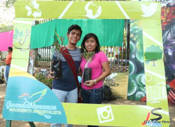 Movimiento Guardabarranco entrega árboles