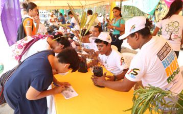 Movimiento Guardabarranco entrega árboles