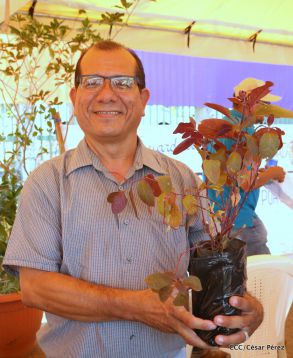 Movimiento Guardabarranco entrega árboles