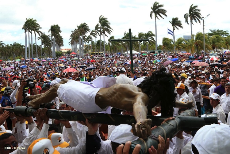 Viacrucis de Viernes Santo en Managua