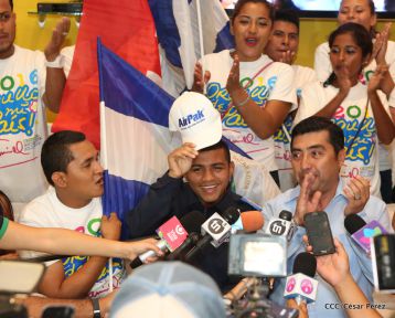 Nicaragua recibe a su Campeón: Román "Chocolatito" González