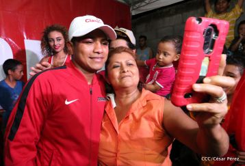 Nicaragua recibe a su Campeón: Román "Chocolatito" González