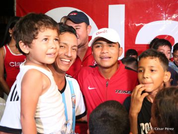 Nicaragua recibe a su Campeón: Román "Chocolatito" González