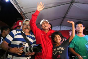 Nicaragua recibe a su Campeón: Román "Chocolatito" González