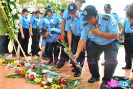 Policía Nacional rinde homenaje a Tomás