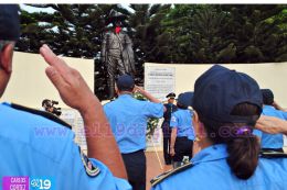 Policía Nacional rinde homenaje a Tomás