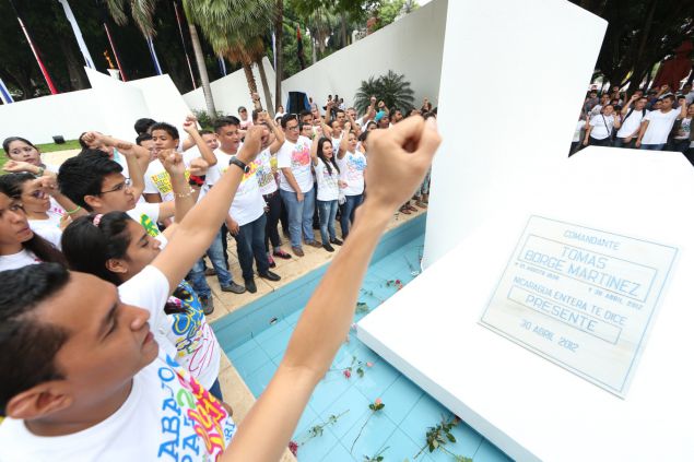 Una Flor para Tomás: Miles de nicaragüenses rinden homenaje al Comandante de la Revolución