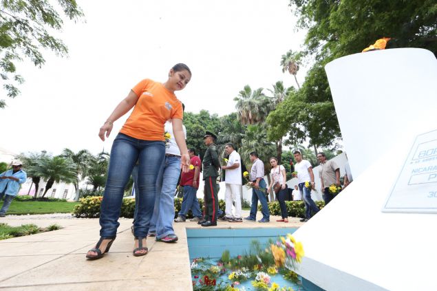 Una Flor para Tomás: Miles de nicaragüenses rinden homenaje al Comandante de la Revolución