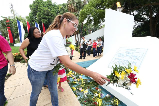 Una Flor para Tomás: Miles de nicaragüenses rinden homenaje al Comandante de la Revolución