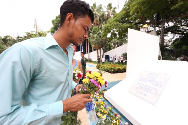 Una Flor para Tomás: Miles de nicaragüenses rinden homenaje al Comandante de la Revolución