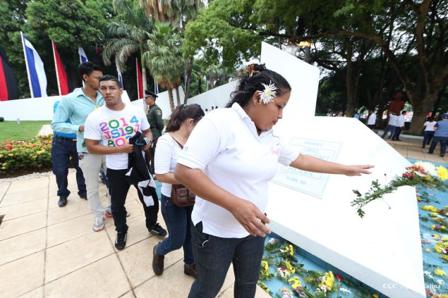 Una Flor para Tomás: Miles de nicaragüenses rinden homenaje al Comandante de la Revolución