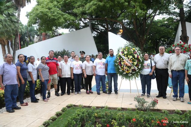 Una Flor para Tomás: Miles de nicaragüenses rinden homenaje al Comandante de la Revolución