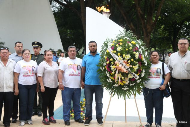 Una Flor para Tomás: Miles de nicaragüenses rinden homenaje al Comandante de la Revolución