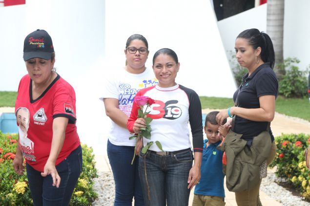 Una Flor para Tomás: Miles de nicaragüenses rinden homenaje al Comandante de la Revolución