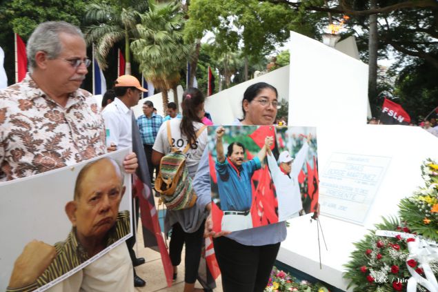 Una Flor para Tomás: Miles de nicaragüenses rinden homenaje al Comandante de la Revolución