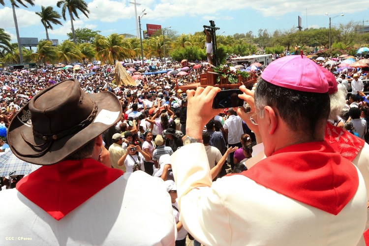 Viacrucis de Viernes Santo en Managua