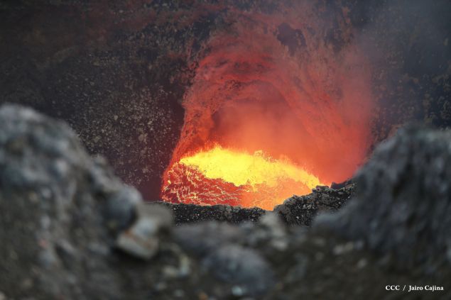 Espectáculo de lava del Volcán Masaya atrae a los turistas