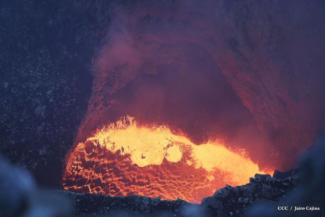 Espectáculo de lava del Volcán Masaya atrae a los turistas