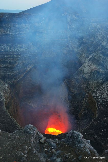 Espectáculo de lava del Volcán Masaya atrae a los turistas