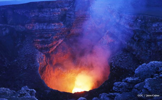 Espectáculo de lava del Volcán Masaya atrae a los turistas