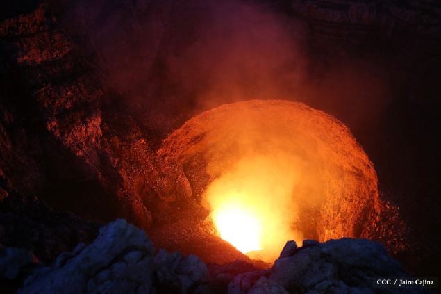 Espectáculo de lava del Volcán Masaya atrae a los turistas