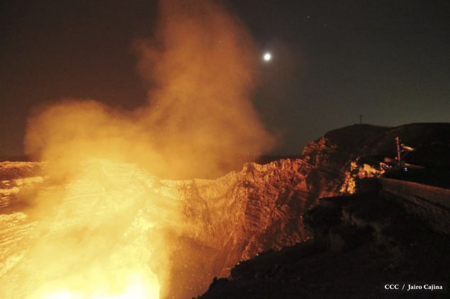 Espectáculo de lava del Volcán Masaya atrae a los turistas