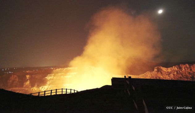 Espectáculo de lava del Volcán Masaya atrae a los turistas