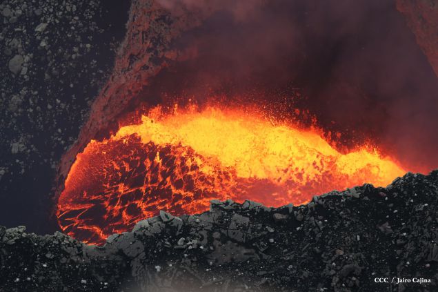 Espectáculo de lava del Volcán Masaya atrae a los turistas