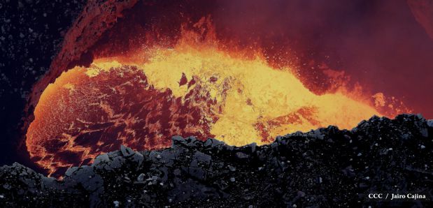 Espectáculo de lava del Volcán Masaya atrae a los turistas
