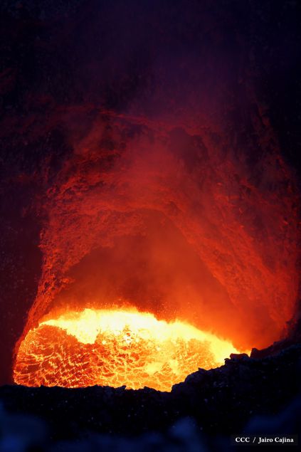 Espectáculo de lava del Volcán Masaya atrae a los turistas