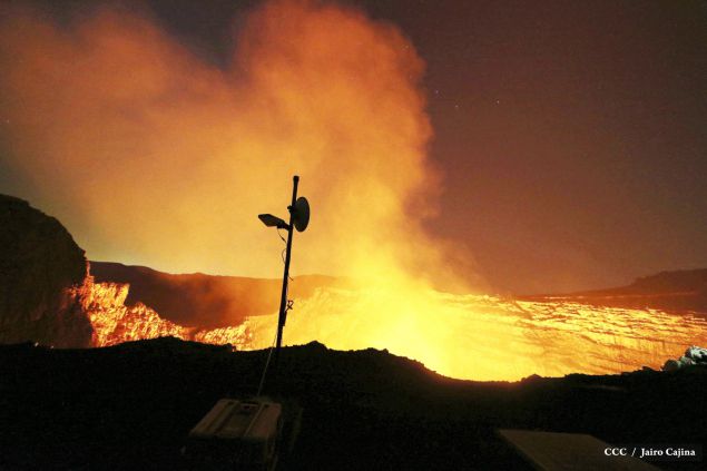 Espectáculo de lava del Volcán Masaya atrae a los turistas