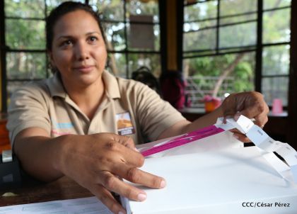 Continúan llegando turistas a observar el lago de lava del Volcán Masaya