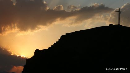 Continúan llegando turistas a observar el lago de lava del Volcán Masaya
