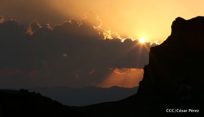 Continúan llegando turistas a observar el lago de lava del Volcán Masaya