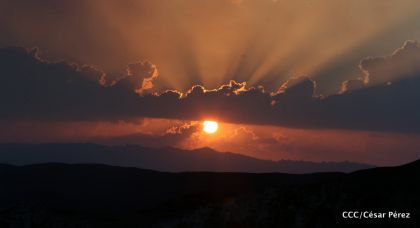 Continúan llegando turistas a observar el lago de lava del Volcán Masaya