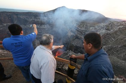 Continúan llegando turistas a observar el lago de lava del Volcán Masaya