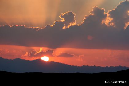 Continúan llegando turistas a observar el lago de lava del Volcán Masaya