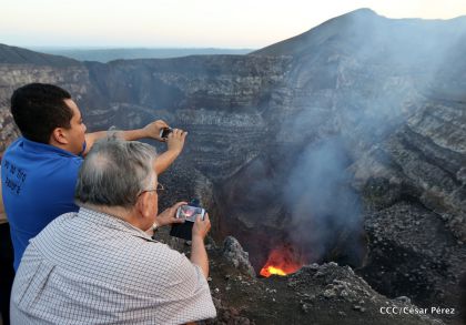 Continúan llegando turistas a observar el lago de lava del Volcán Masaya