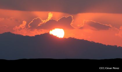Continúan llegando turistas a observar el lago de lava del Volcán Masaya