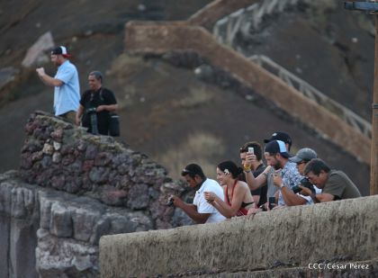 Continúan llegando turistas a observar el lago de lava del Volcán Masaya
