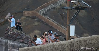Continúan llegando turistas a observar el lago de lava del Volcán Masaya