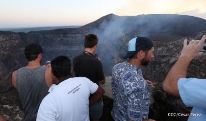 Continúan llegando turistas a observar el lago de lava del Volcán Masaya