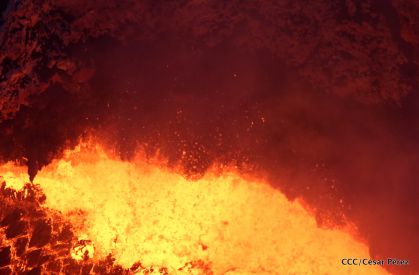 Continúan llegando turistas a observar el lago de lava del Volcán Masaya