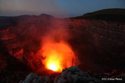 Continúan llegando turistas a observar el lago de lava del Volcán Masaya