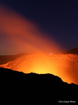 Continúan llegando turistas a observar el lago de lava del Volcán Masaya