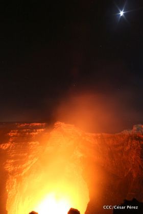 Continúan llegando turistas a observar el lago de lava del Volcán Masaya